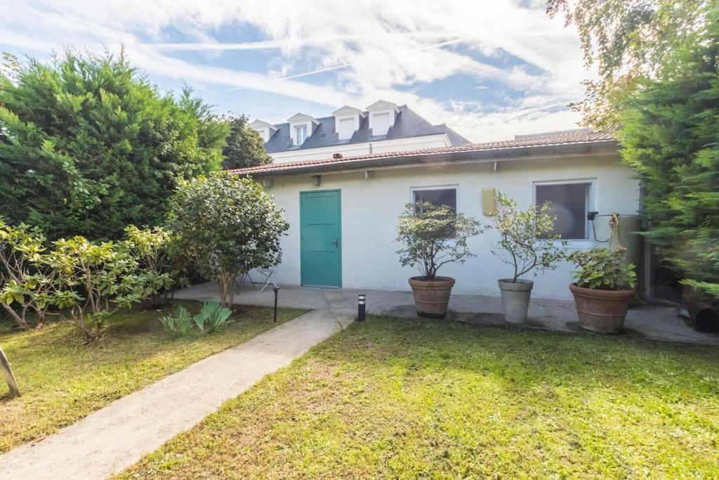 Maisonnette Dans Jardin Partage Bois-Colombes Extérieur photo