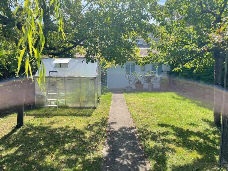 Maisonnette Dans Jardin Partage Bois-Colombes Extérieur photo