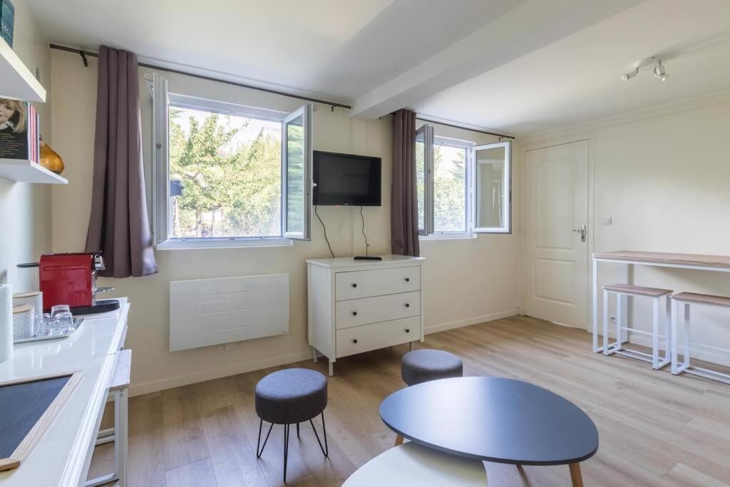 Maisonnette Dans Jardin Partage Bois-Colombes Extérieur photo